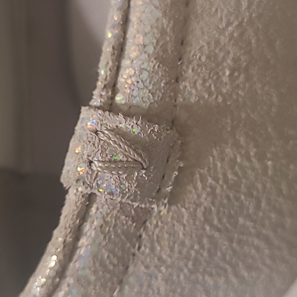 Vionic Iridescent Cream Sneakers - Picture 5 of 6